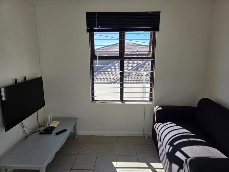 To Let 1 Bedroom Property for Rent in Walmer Estate Western Cape